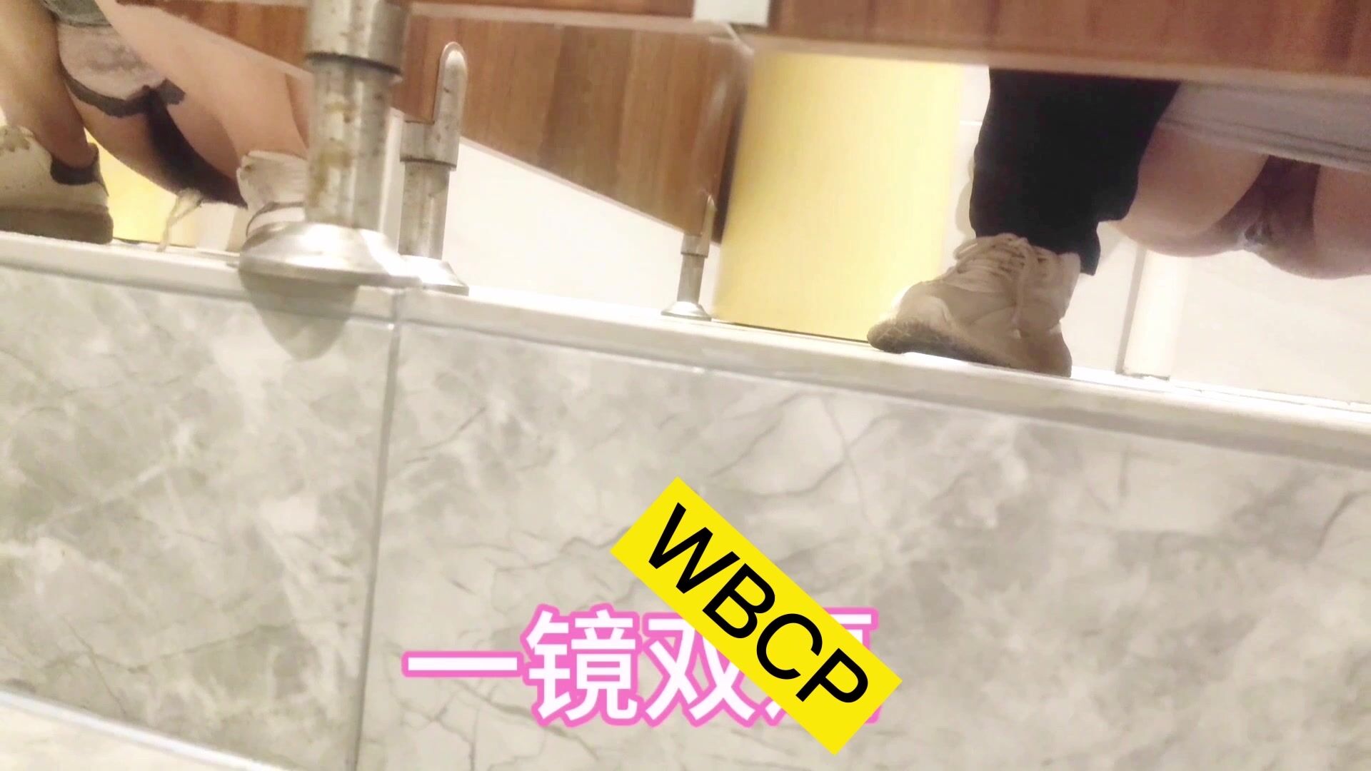 色胆包天坑神【WBCP】横扫各个营业场所女厕，同步露脸及文字描述，超多嫩妹美鲍出镜