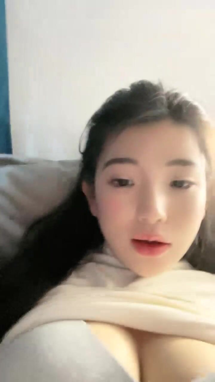 真实露脸学生妹】，土豪重金定制，高颜校花级美女【大二学妹】福利，教室课堂上露奶，宿舍露出自慰，绝品馒头逼.